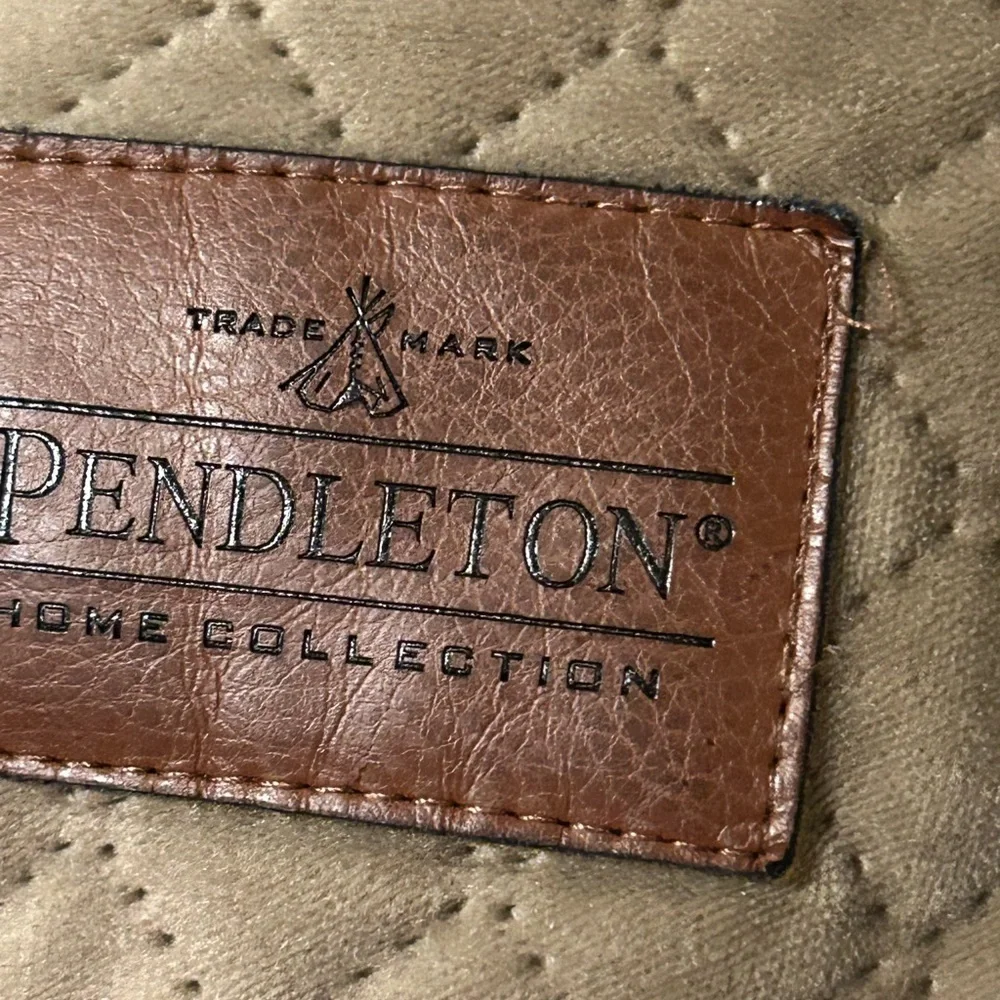 Pendleton Luxurious Silver Quilted Bedspread
